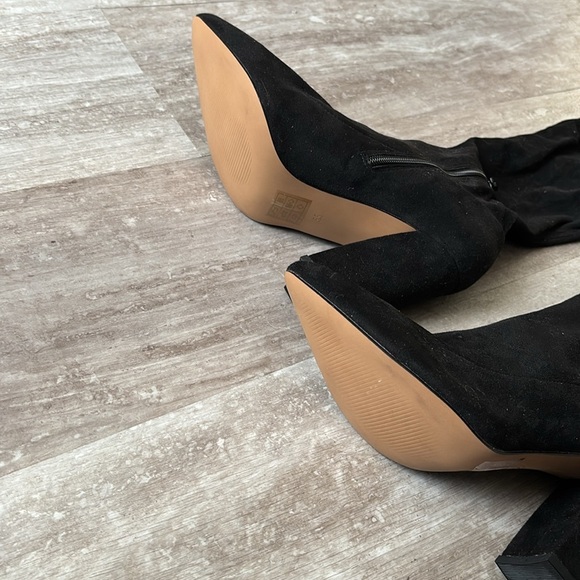 Pointy over the knee boots - Picture 6 of 7